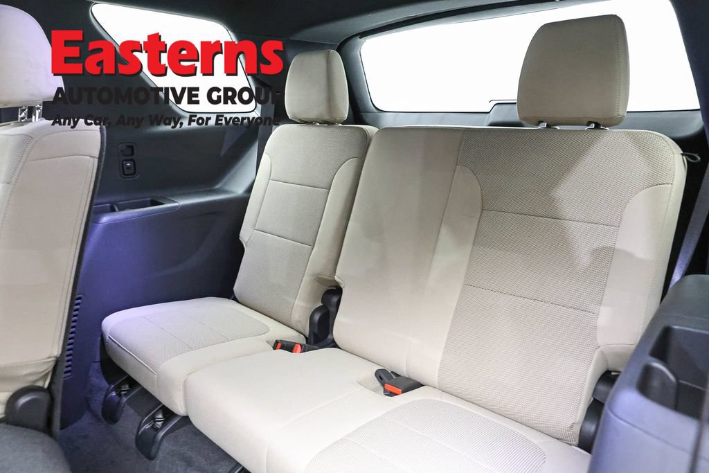 Used 2023 Chevrolet Traverse LS FWD image 26