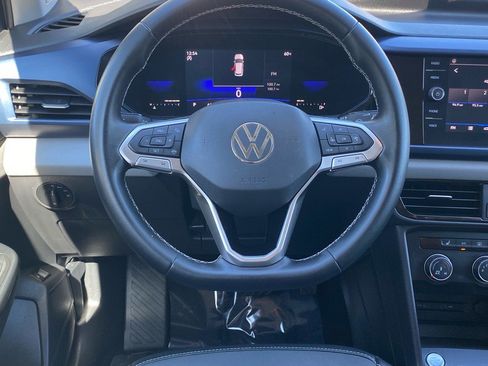 Used 2022 Volkswagen Taos SE image 6