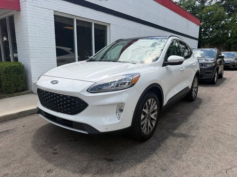 Used 2020 Ford Escape Titanium w/ Titanium Premium Package 2.0 AWD/4WD image 2