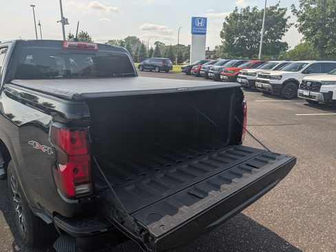 Used 2024 Chevrolet Colorado LT w/ LT Convenience Package III AWD/4WD image 18