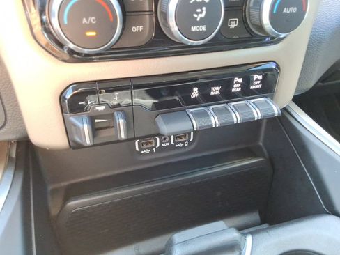 Used 2022 RAM 1500 Laramie AWD/4WD image 33
