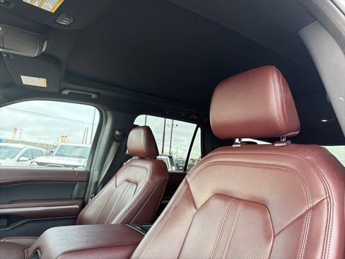 Used 2024 Ford Expedition Limited image 11