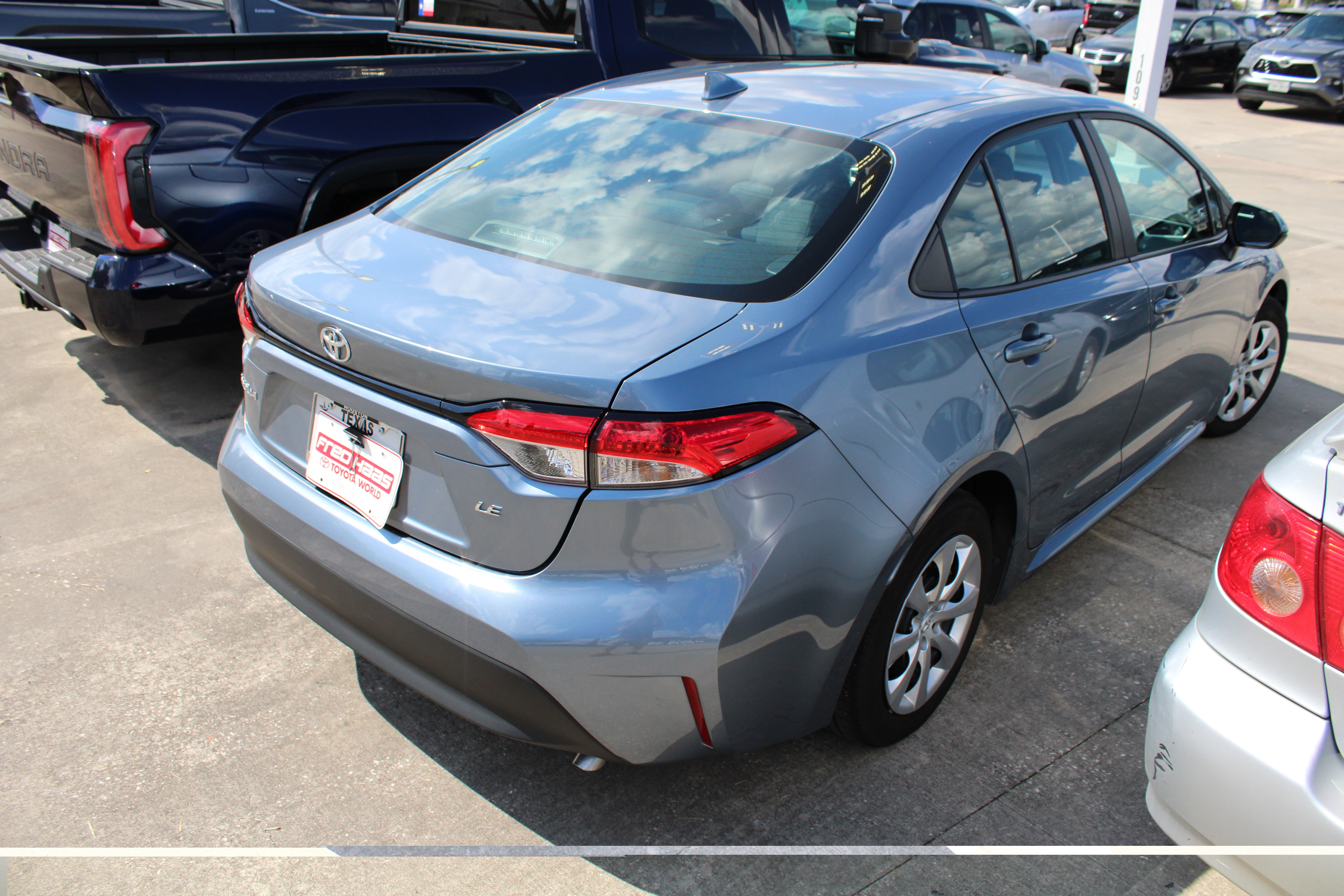 Used 2023 Toyota Corolla LE FWD image 11