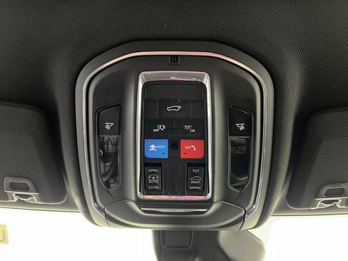 Used 2023 Jeep Grand Cherokee L Laredo image 34