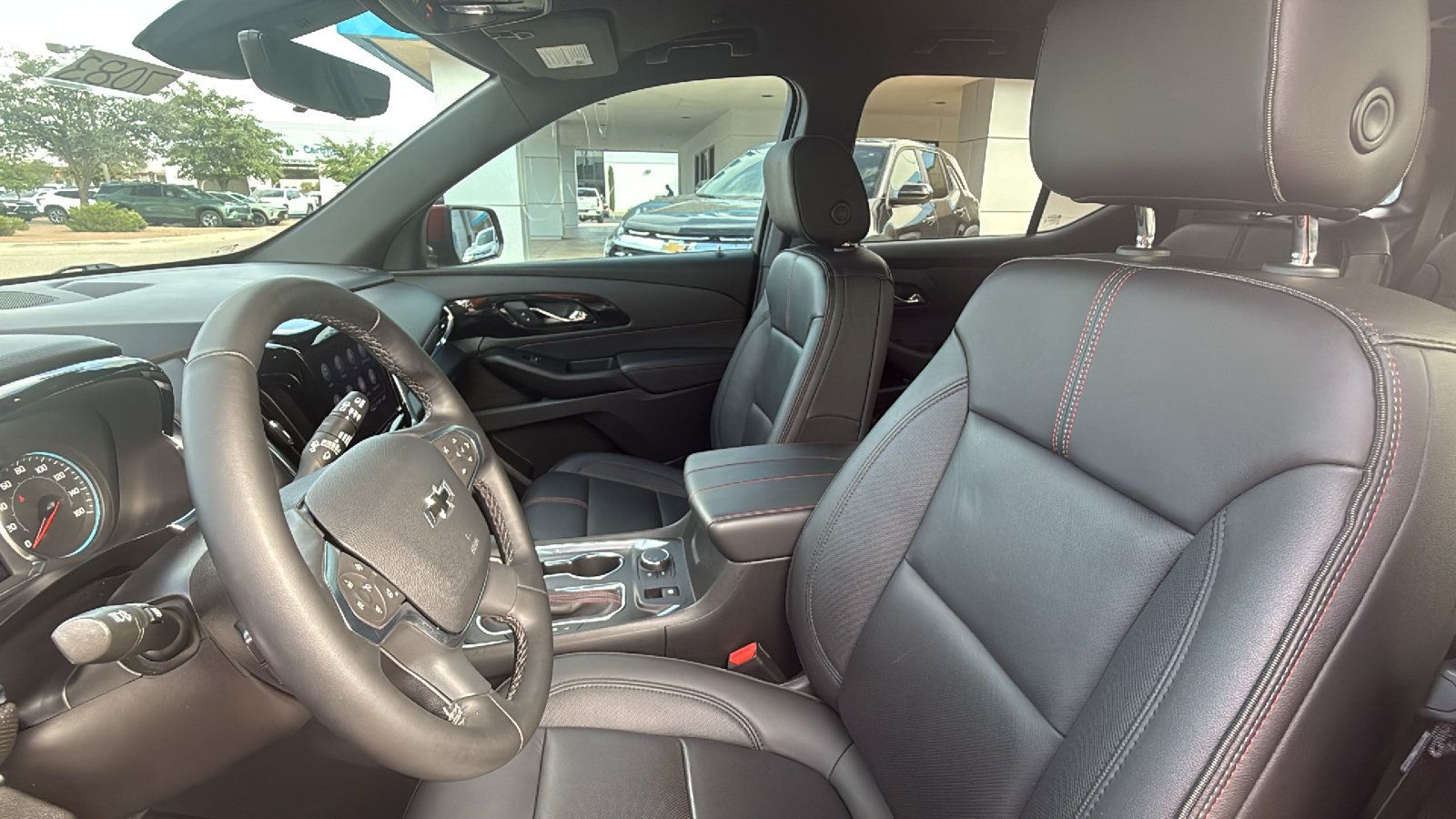 Used 2023 Chevrolet Traverse RS FWD image 14