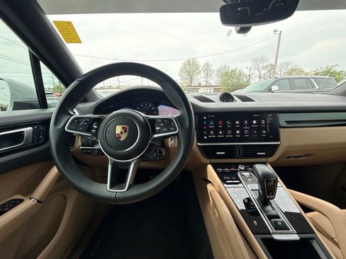 Used 2023 Porsche Cayenne AWD/4WD image 25