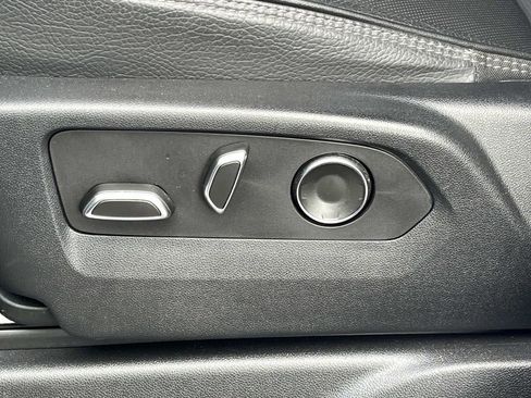 Used 2023 GMC Yukon XL Denali image 24