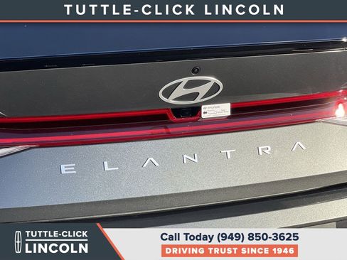 Used 2025 Hyundai Elantra SEL FWD image 8