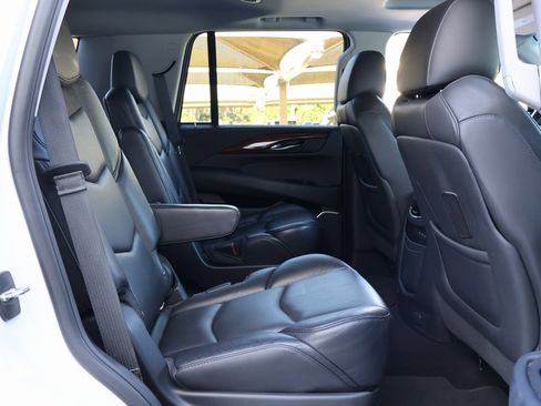 Used 2019 Cadillac Escalade Premium Luxury image 22