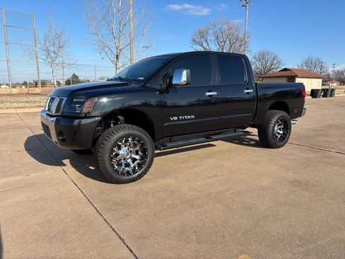 Used 2005 Nissan Titan LE w/ (U01) Nissan Navigation Pkg image 2