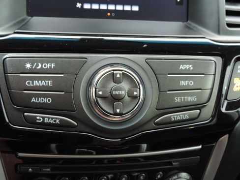 Used 2020 Nissan Pathfinder SV image 22