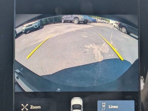 Used 2021 Volvo XC40 T5 R-Design w/ Climate Package image 16