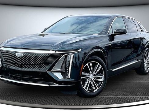 Used 2024 Cadillac Lyriq Luxury w/ LPO, Floor Liner Package AWD/4WD image 3