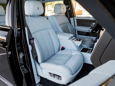 Used 2023 Rolls-Royce Phantom Sedan w/ The Phantom Package RWD image 37