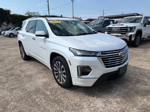 Used 2023 Chevrolet Traverse Premier w/ LPO, Floor Liner Package FWD image 2
