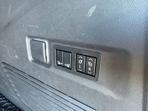 Used 2022 Chevrolet Suburban Z71 w/ Z71 Off-Road Package image 22