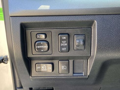 Used 2021 Toyota Tundra SR5 AWD/4WD image 30
