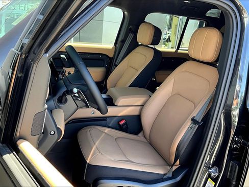 New 2026 Land Rover Defender 110 V8 AWD/4WD image 9