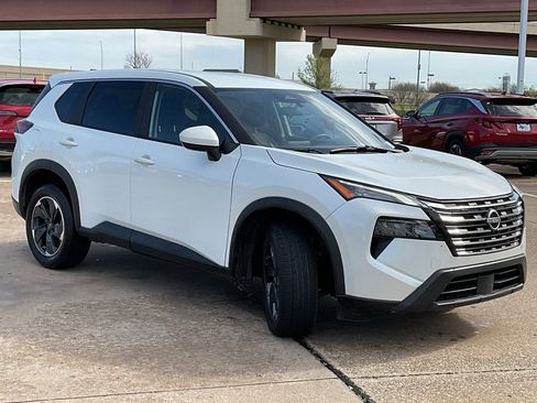 Used 2025 Nissan Rogue SV image 4