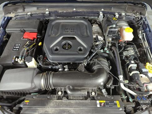 Used 2025 Jeep Wrangler Sport image 17