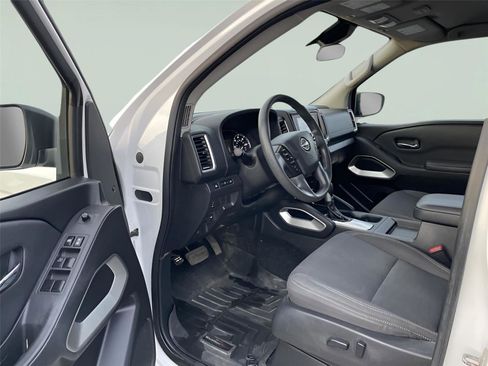 Used 2022 Nissan Frontier SV w/ Technology Package image 13