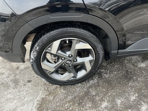 Used 2023 Hyundai Venue SEL image 12