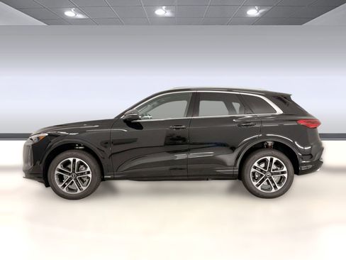 Used 2025 Audi Q5 Premium w/ Convenience Package AWD/4WD image 2