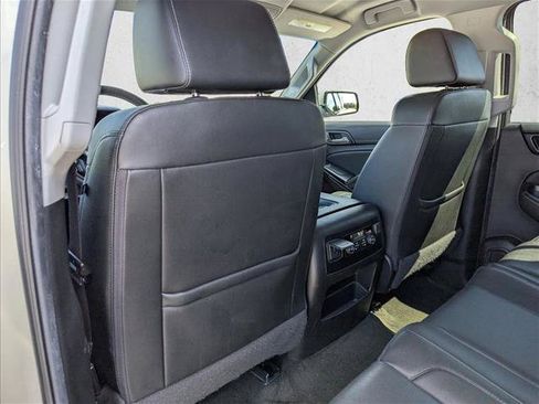 Used 2017 GMC Yukon XL SLT AWD/4WD image 23