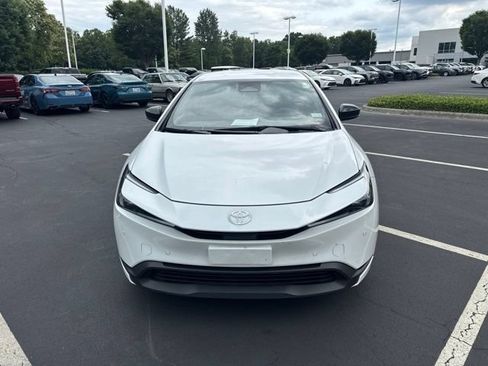 Used 2025 Toyota Prius LE FWD image 10
