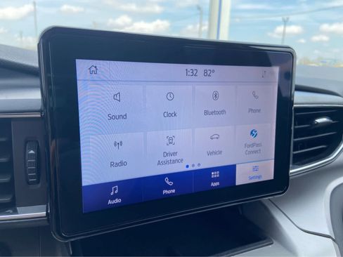 Used 2020 Ford Explorer XLT w/ Equipment Group 202A AWD/4WD image 28