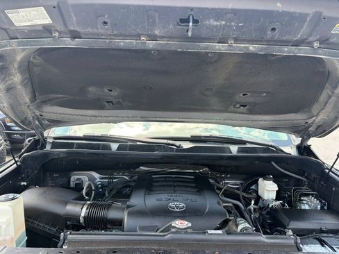 Used 2018 Toyota Tundra SR5 w/ SR5 Upgrade Package AWD/4WD image 9