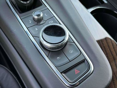 Used 2024 Cadillac Escalade ESV Premium Luxury Platinum image 30