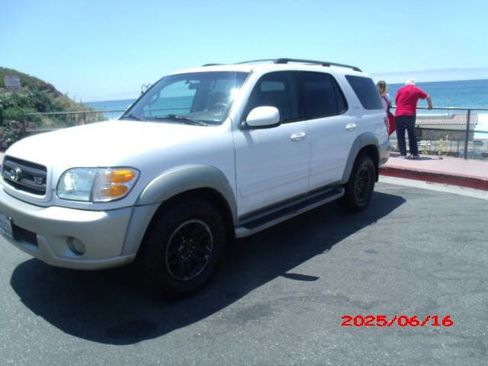 Used 2003 Toyota Sequoia SR5 image 2