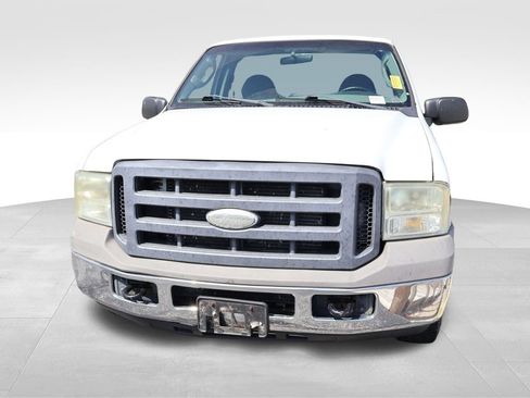 Used 2005 Ford F250 2WD Regular Cab Super Duty image 2