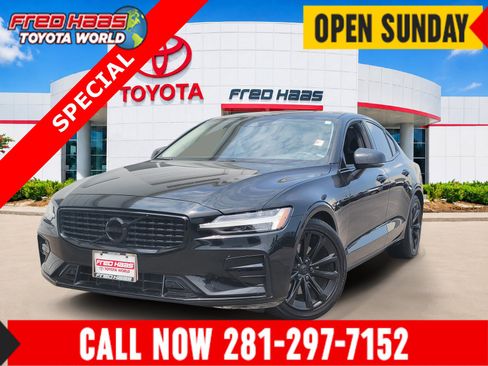Used 2022 Volvo S60 B5 Momentum AWD/4WD image 1
