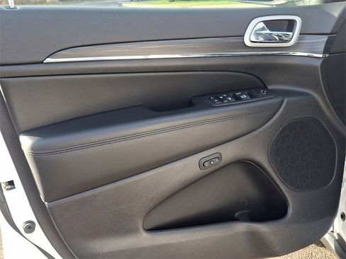 Used 2022 Jeep Grand Cherokee Limited image 13