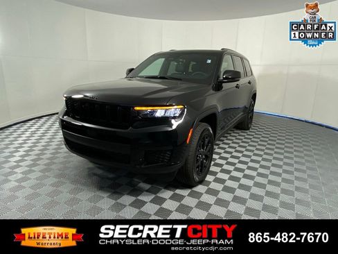 Used 2025 Jeep Grand Cherokee L Altitude AWD/4WD image 3