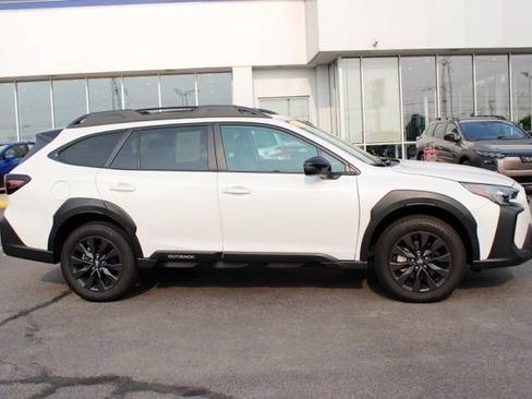 Used 2025 Subaru Outback Onyx Edition AWD/4WD image 2