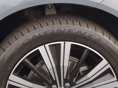 Used 2023 Volvo XC60 B5 Plus w/ Protection Package Premier image 12