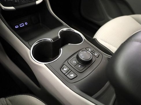 Used 2023 GMC Terrain SLE w/ Driver Convenience Package image 23