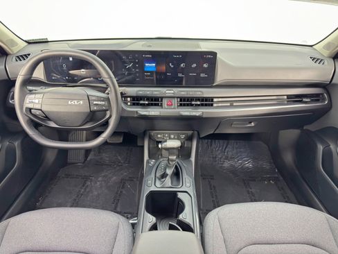 Used 2025 Kia K4 EX image 11