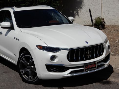 Used 2021 Maserati Levante GranLusso AWD/4WD image 2