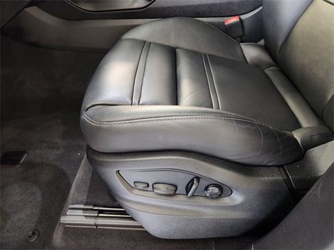 Used 2024 Porsche Cayenne Coupe image 24