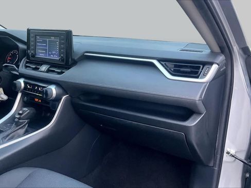 Used 2019 Toyota RAV4 LE FWD image 16