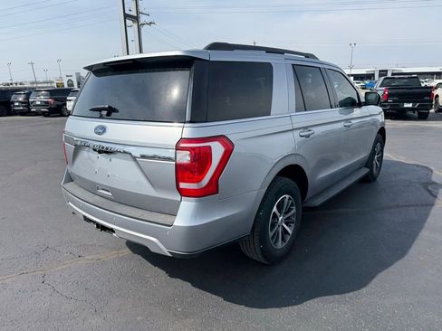 Used 2021 Ford Expedition XLT image 2