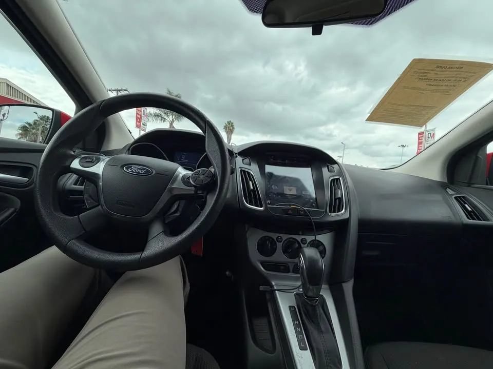 Used 2012 Ford Focus SE FWD image 6
