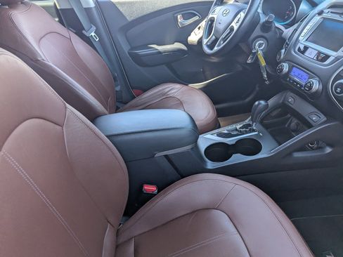 Used 2012 Hyundai Tucson Limited w/ Premium Pkg image 11