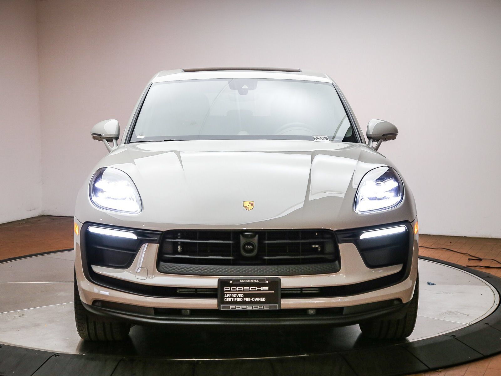 Certified 2026 Porsche Macan AWD/4WD image 3