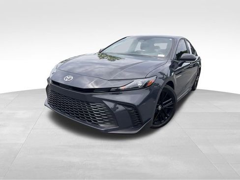 Used 2025 Toyota Camry SE w/ Convenience Package FWD image 9