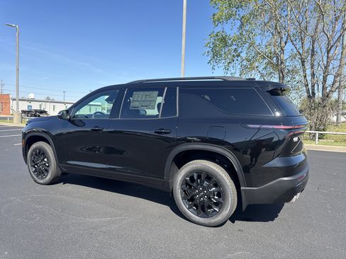 New 2026 Chevrolet Traverse LT image 2